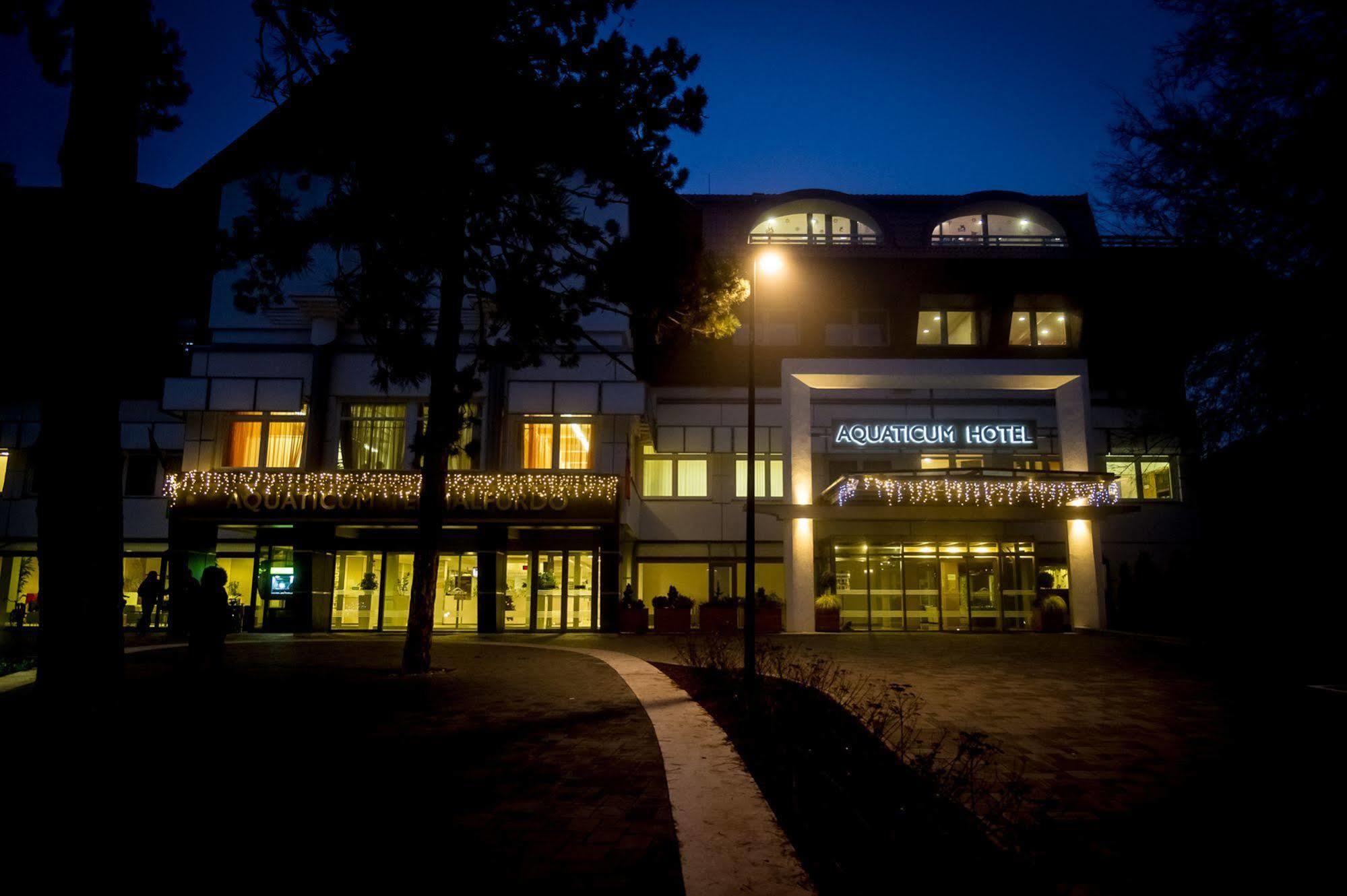 Aquaticum Debrecen Termal & Wellness Hotel Exterior foto